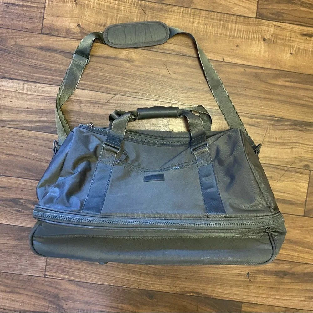 Calpak Stevyn Duffel Bag with Shoe Compartment Green